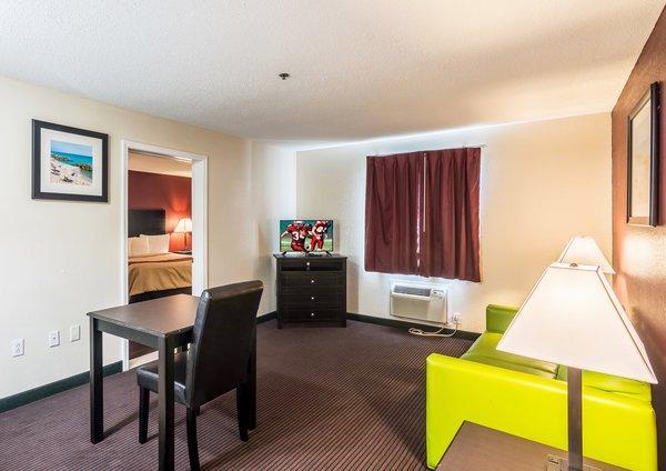 Red Roof Inn & Suites Pensacola-Nas Corry Beach Haven Buitenkant foto