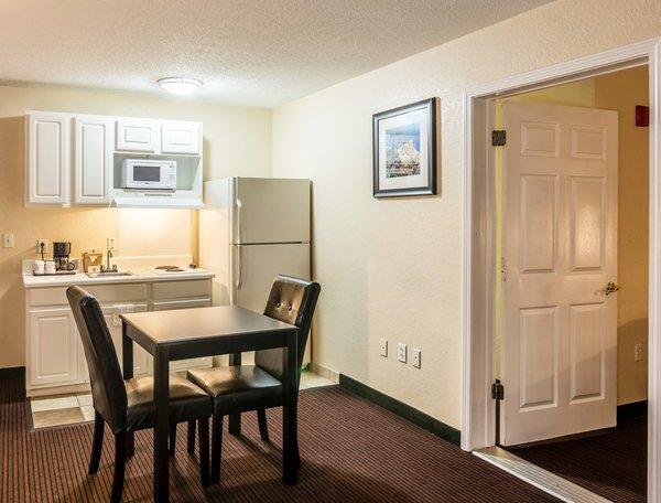 Red Roof Inn & Suites Pensacola-Nas Corry Beach Haven Buitenkant foto