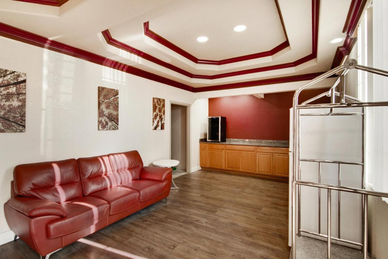 Red Roof Inn & Suites Pensacola-Nas Corry Beach Haven Buitenkant foto