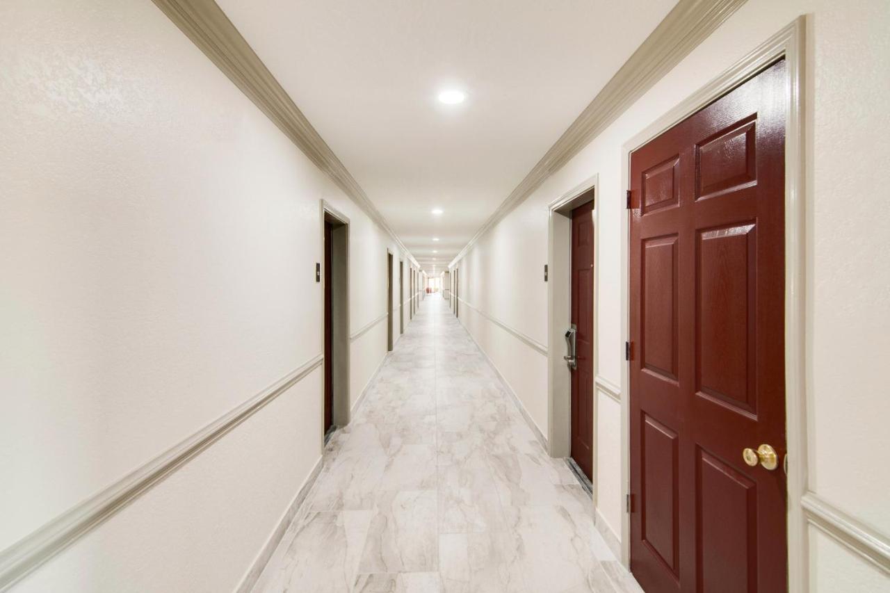 Red Roof Inn & Suites Pensacola-Nas Corry Beach Haven Buitenkant foto