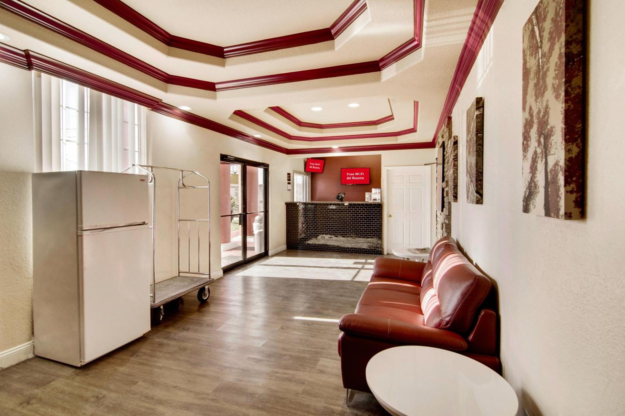 Red Roof Inn & Suites Pensacola-Nas Corry Beach Haven Buitenkant foto