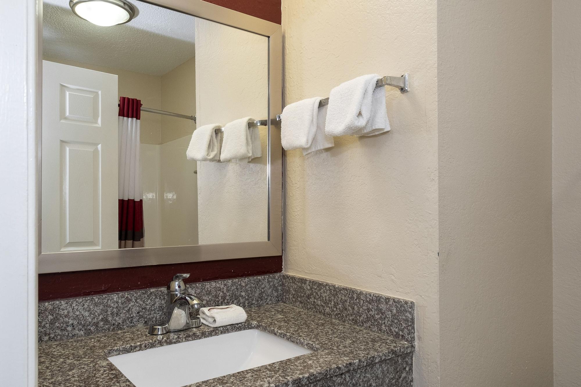 Red Roof Inn & Suites Pensacola-Nas Corry Beach Haven Buitenkant foto