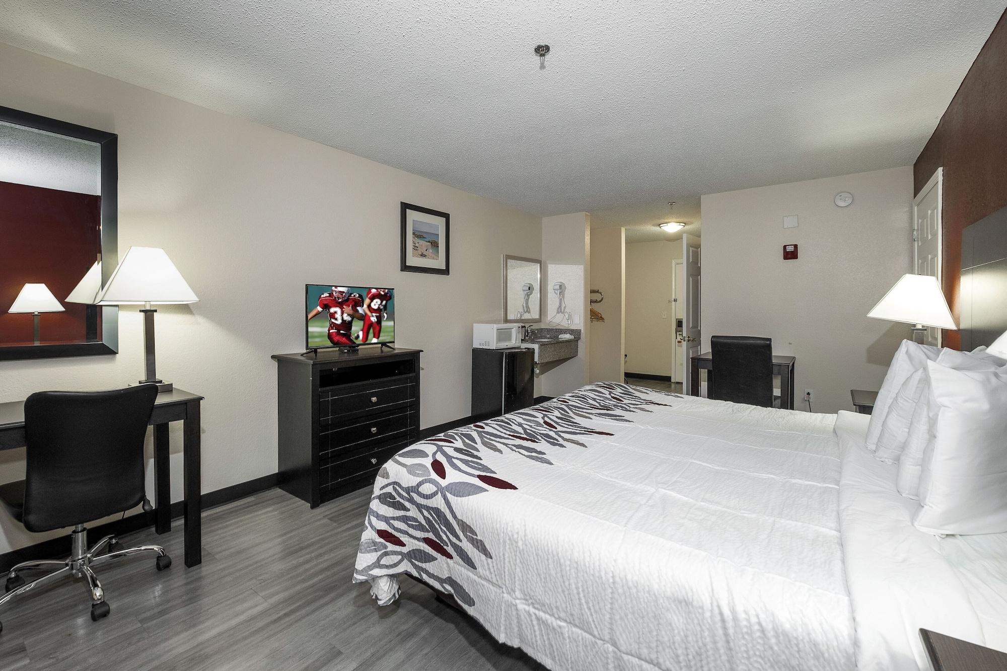 Red Roof Inn & Suites Pensacola-Nas Corry Beach Haven Buitenkant foto