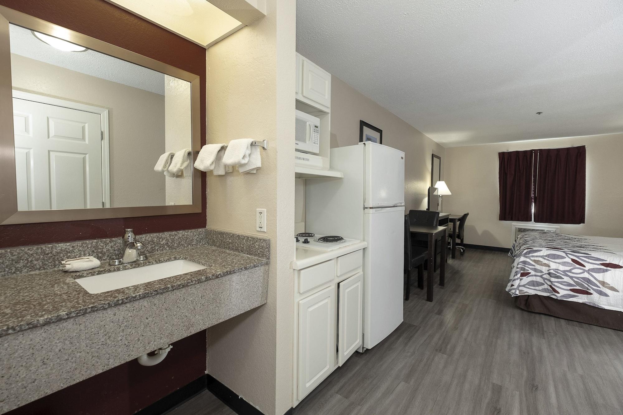 Red Roof Inn & Suites Pensacola-Nas Corry Beach Haven Buitenkant foto