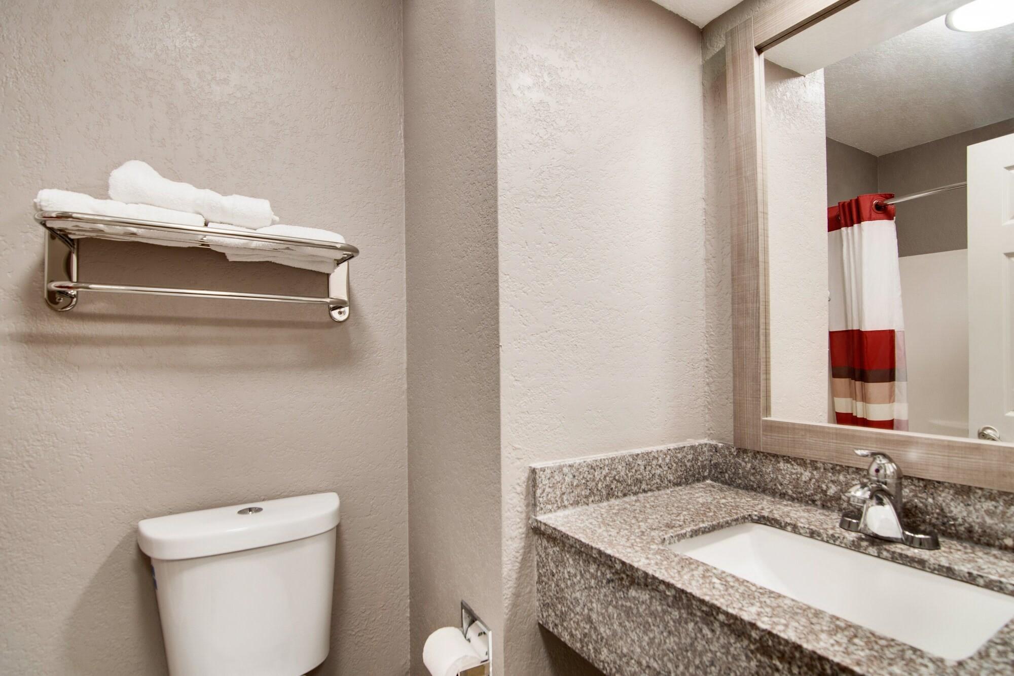 Red Roof Inn & Suites Pensacola-Nas Corry Beach Haven Buitenkant foto