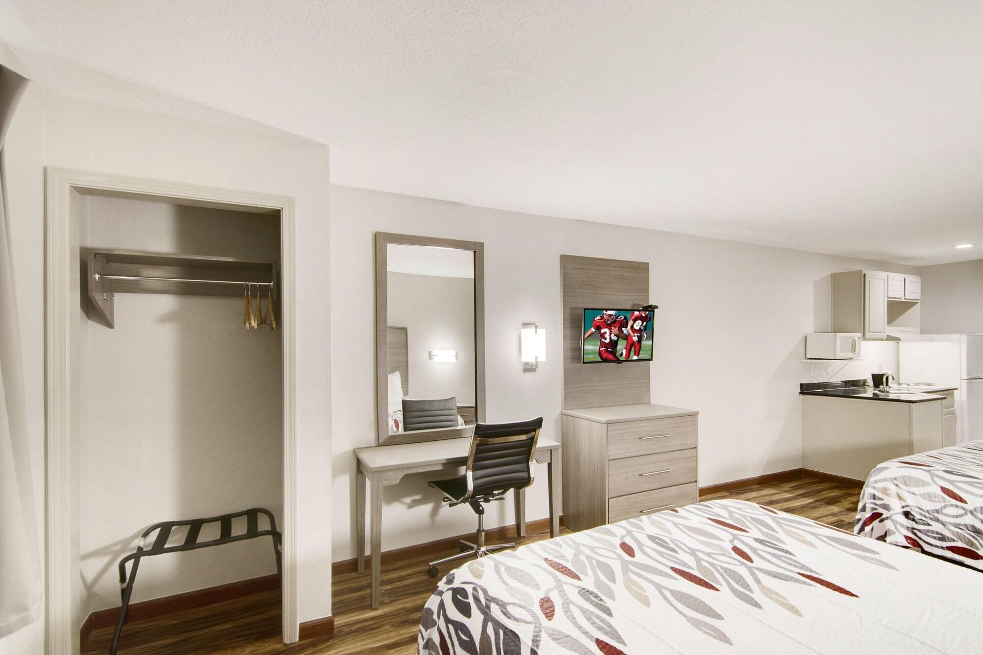 Red Roof Inn & Suites Pensacola-Nas Corry Beach Haven Buitenkant foto