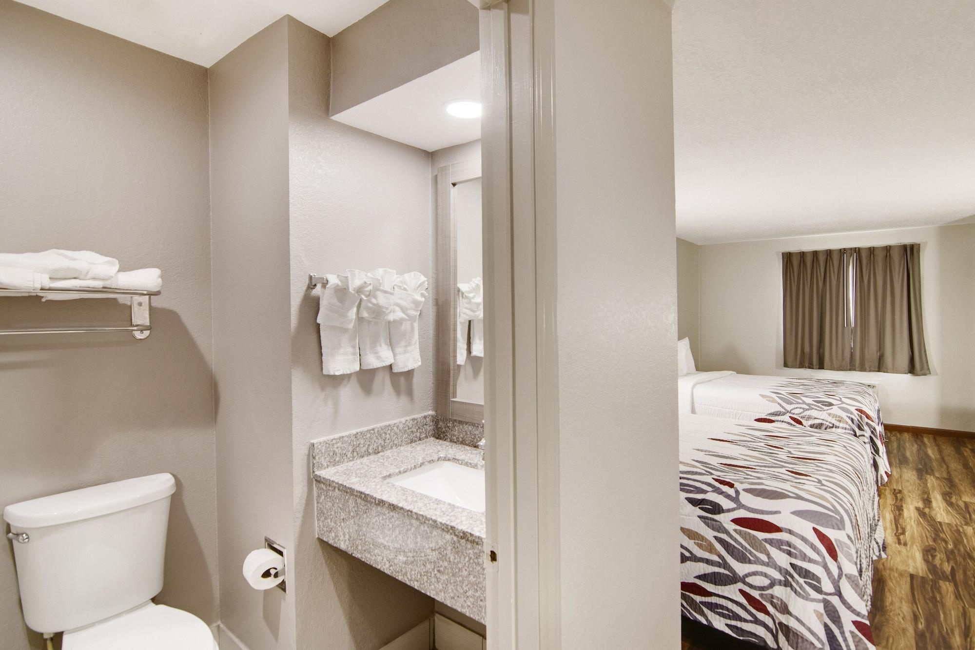 Red Roof Inn & Suites Pensacola-Nas Corry Beach Haven Buitenkant foto