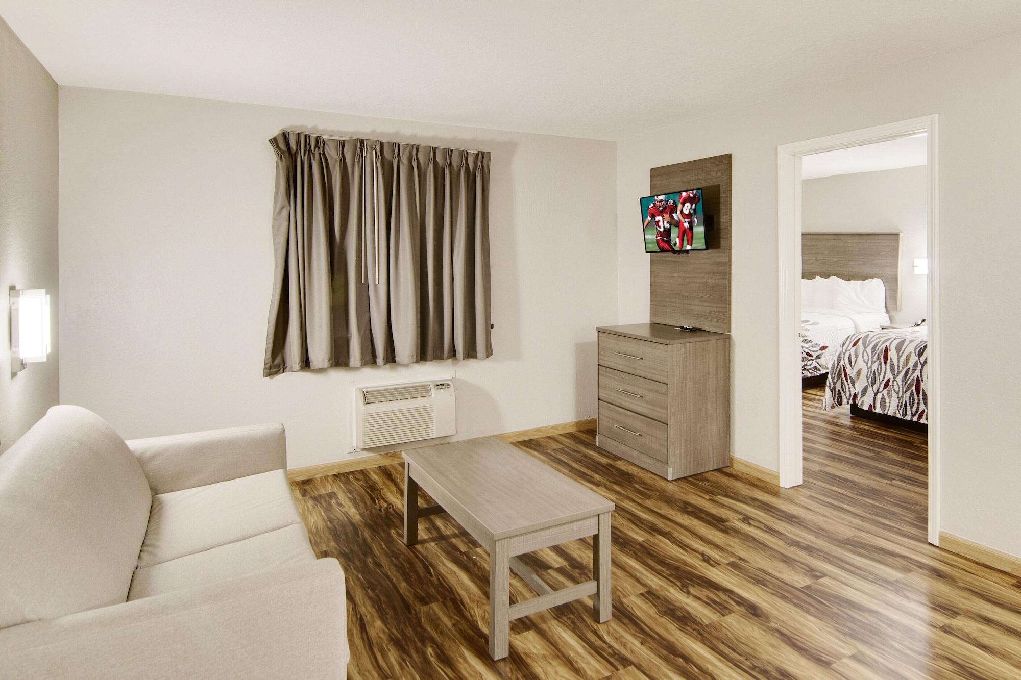 Red Roof Inn & Suites Pensacola-Nas Corry Beach Haven Buitenkant foto