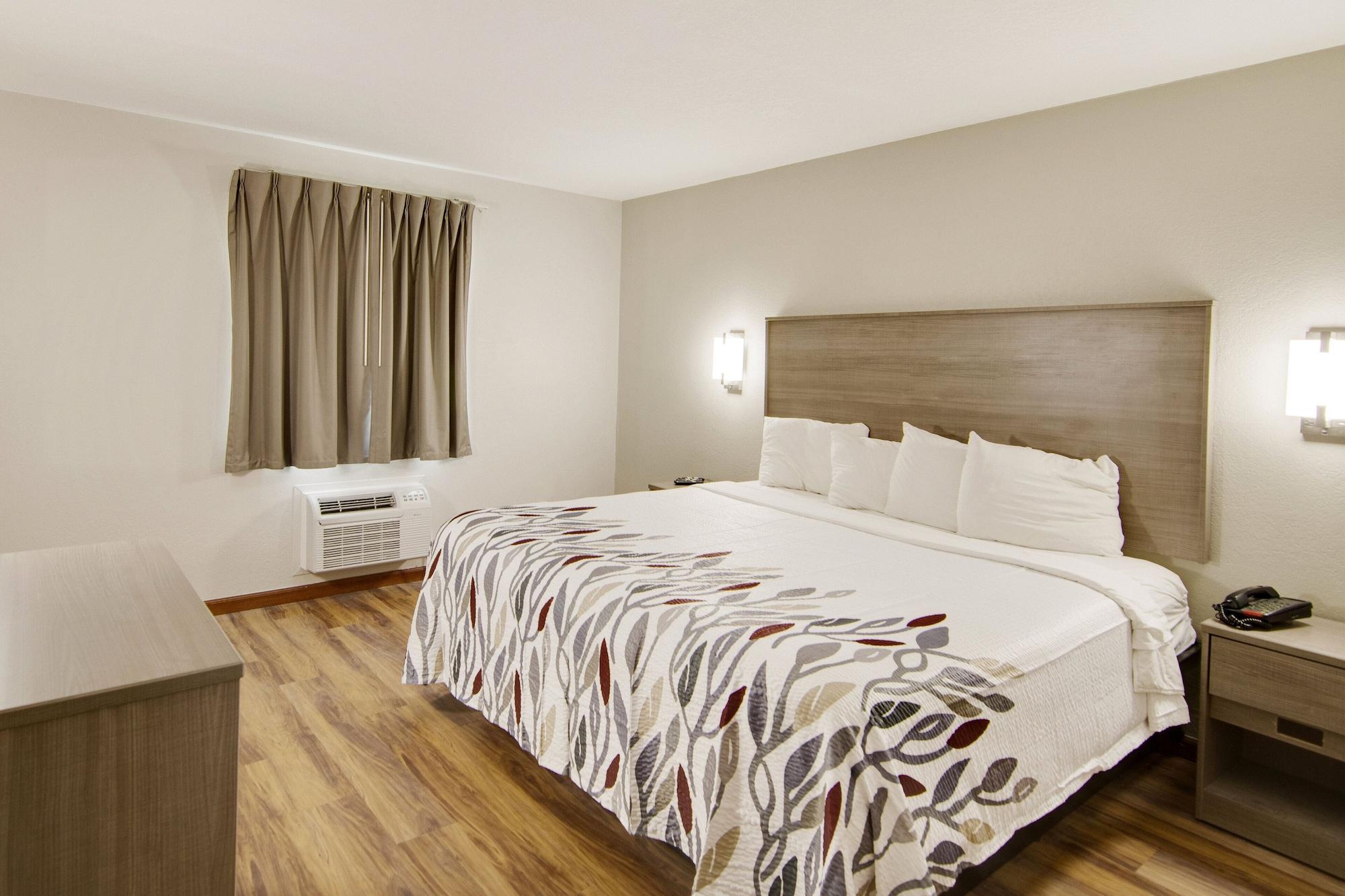 Red Roof Inn & Suites Pensacola-Nas Corry Beach Haven Buitenkant foto