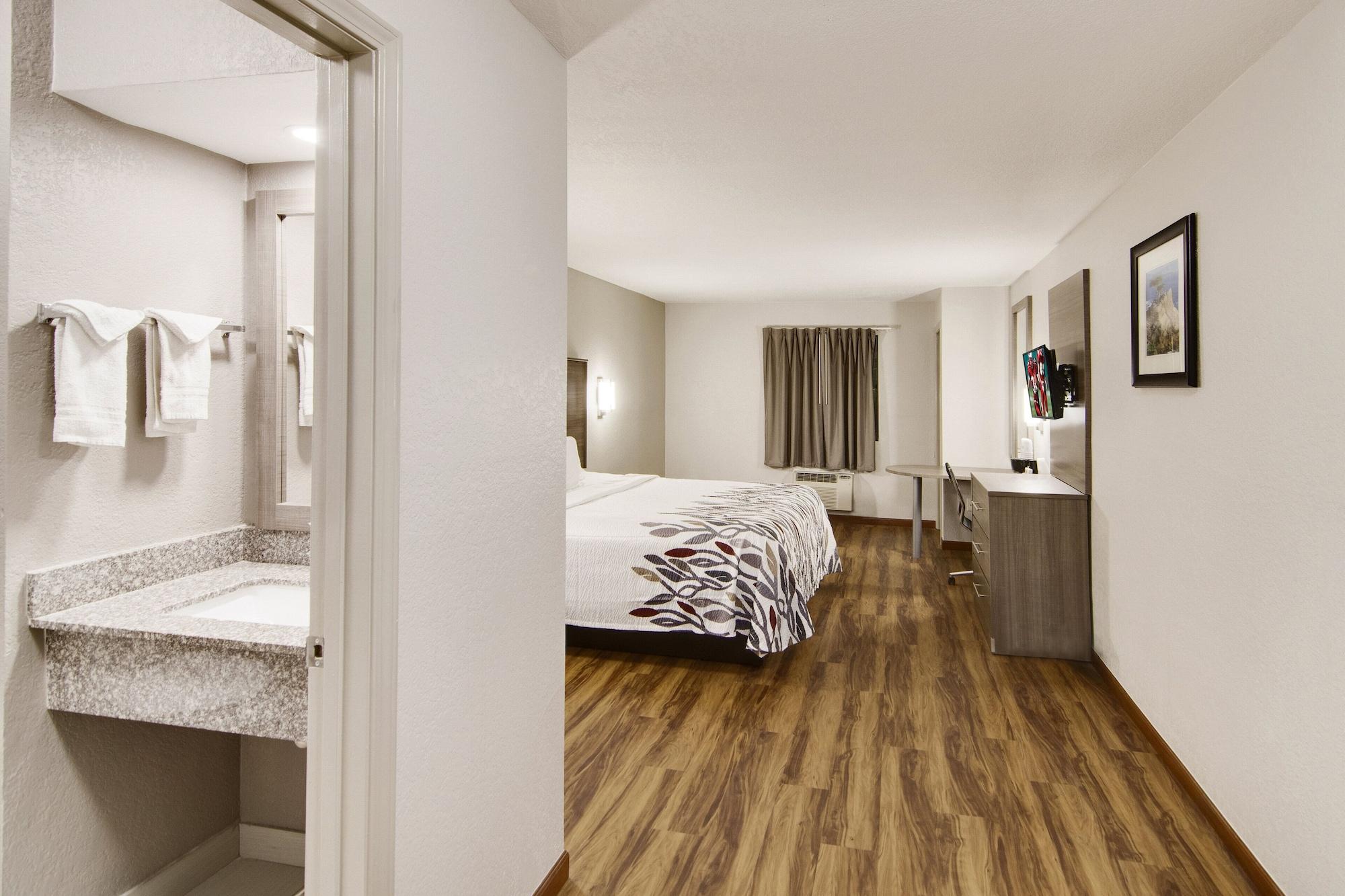 Red Roof Inn & Suites Pensacola-Nas Corry Beach Haven Buitenkant foto